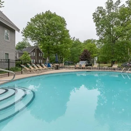 Parkshores 4 - Community Pool & Steps To Lake Michigan Beaches!